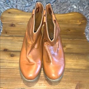 Old Navy Tan Girls Booties, size 1